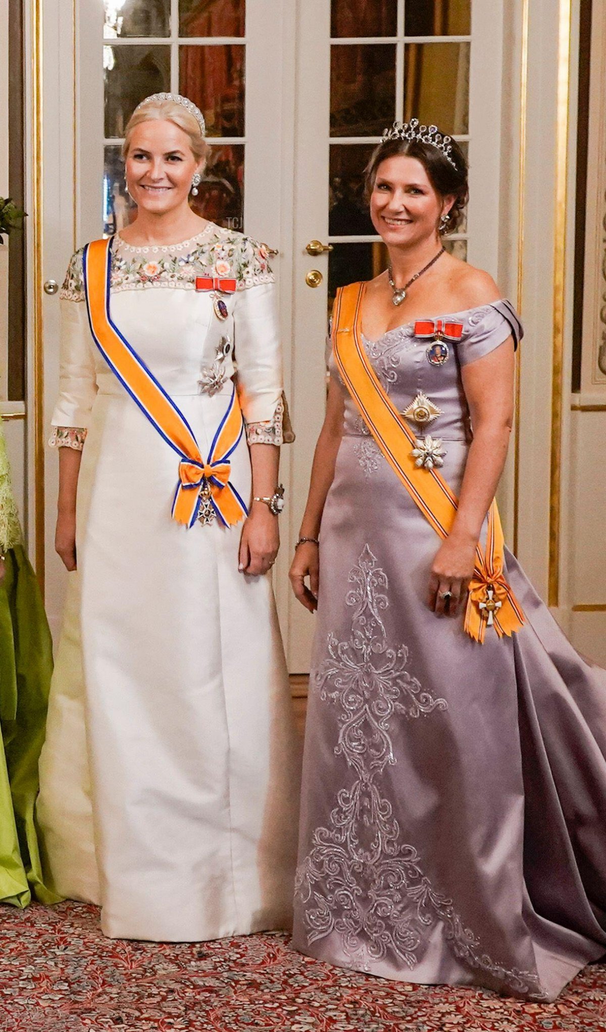 King Harald, King Willem-Alexander and Queen Maxima of the Netherlands, Queen Sonja, Crown Princess Mette-Marit and Princess Märtha Louise pose for a picture before the gala dinner at the Palace during the first day of the state visit from the Netherlands