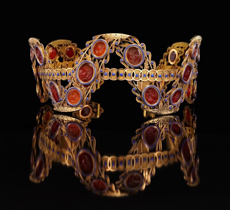 Carnelian, enamel and gold parure