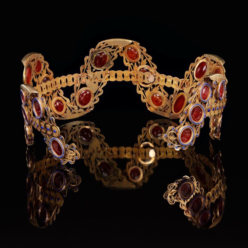 Carnelian, enamel and gold parure
