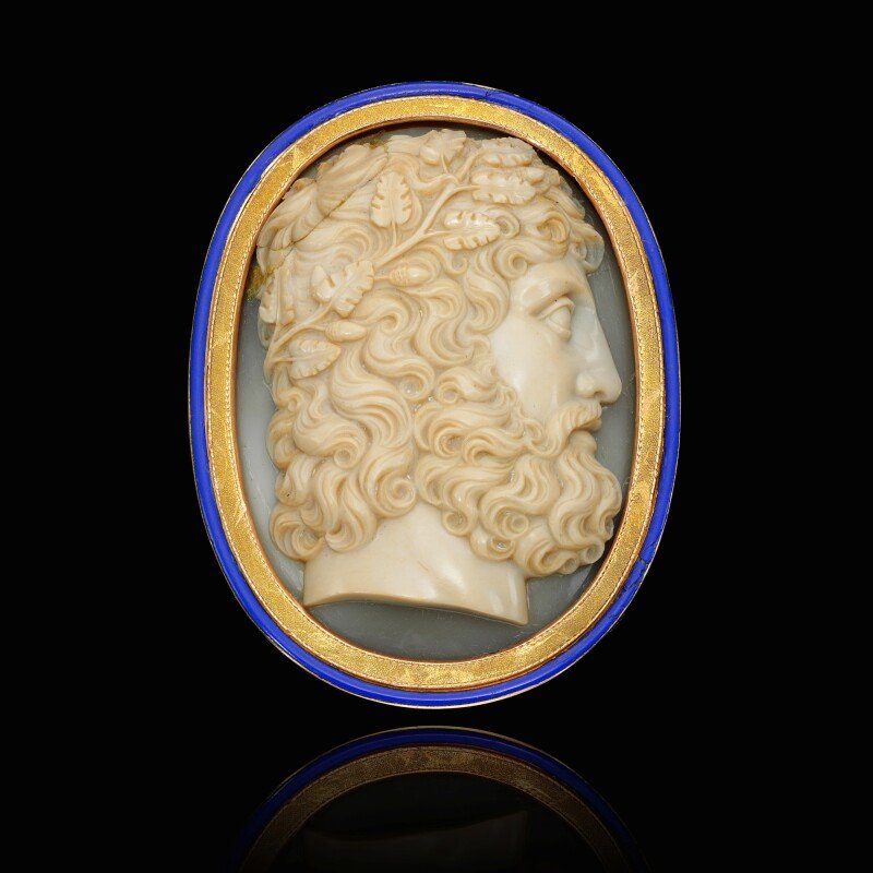 Gold, cameo and enamel jewels
