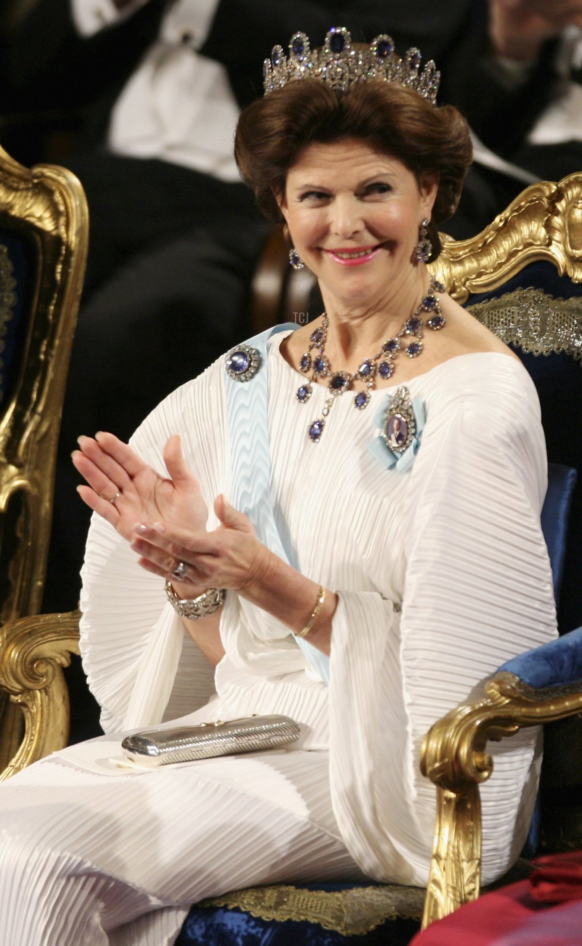 Queen Silvia arrives to attend the Nobel Foundation Prize 2006 at the Concert Hall on December 10, 2006 in Stockholm, Sweden