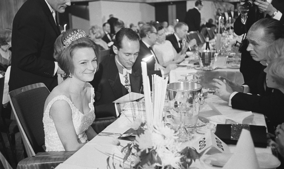 Prince Carlos Hugo and Princess Irene attend a ball in Bonn, November 1964