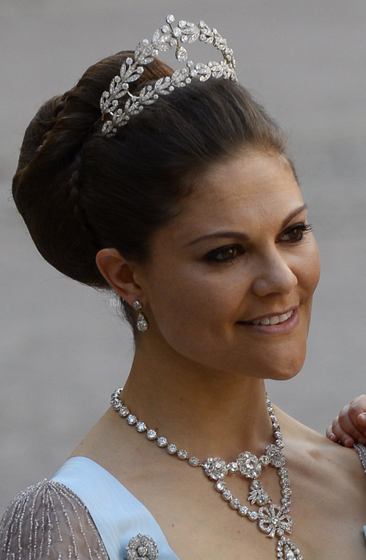 Sweden's Crown princess Victoria arrives with Princess Estelle on June 8, 2013 to the Royal chapel for Princess Madeleine of Sweden and Christopher O'Neill 's wedding ceremony at the Royal castle in Stockholm, June 8, 2013