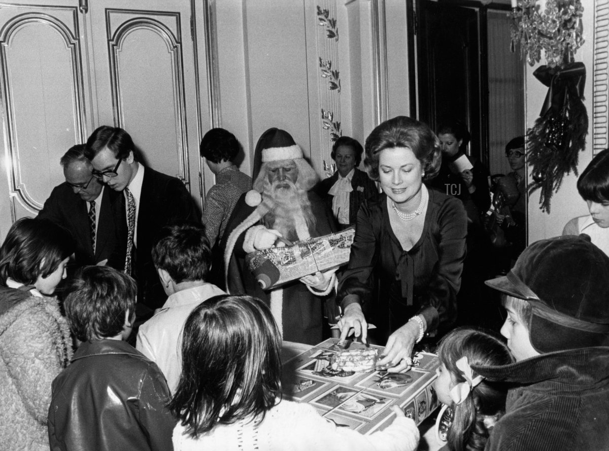 Grace Kelly, Princess of Monaco, hostess of a Christmas gathering, 1976