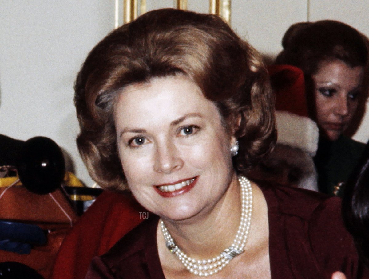 Princess Grace of Monaco distributes presents to children on December 22, 1976 in Monaco's palace during the traditional Christmas tree event