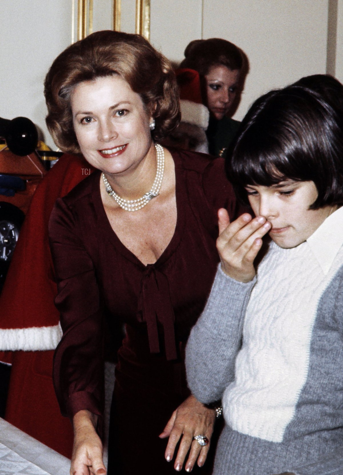 Princess Grace of Monaco distributes presents to children on December 22, 1976 in Monaco's palace during the traditional Christmas tree event