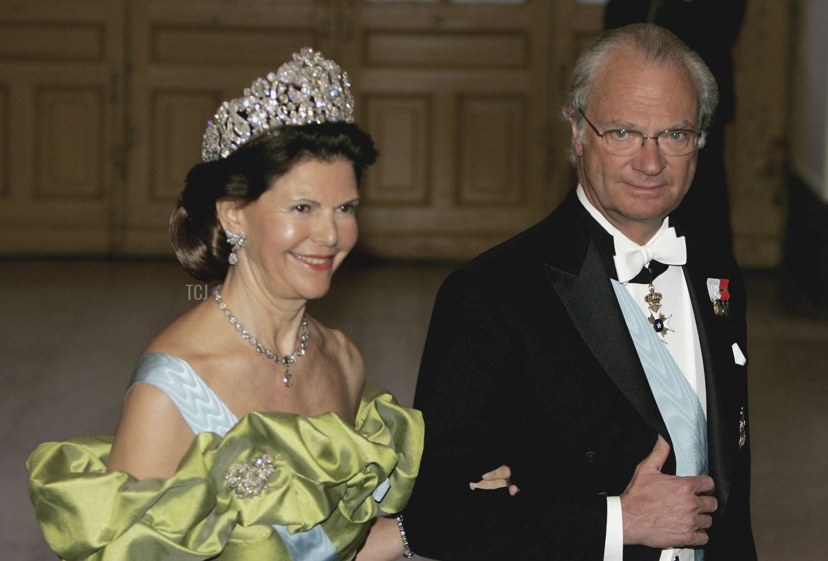 H.M. King Carl Gustaf XVI of Sweden and Queen Silvia arrive for the Gala Dinner at Royal Palace to celebrate King Carl XVI Gustaf of Sweden's 60th Birthday on April 30, 2006 in Stockholm, Sweden