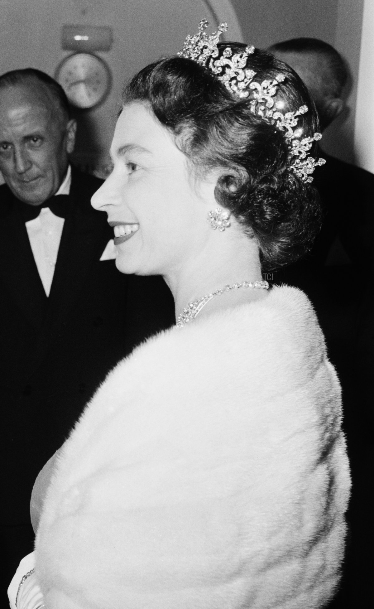 Queen Elizabeth II and the Queen Mother (1900 - 2002) attend a performance at RADA (the Royal Academy of Dramatic Art), to celebrate the drama school's Diamond Jubilee (60th anniversary), London, UK, November 1964