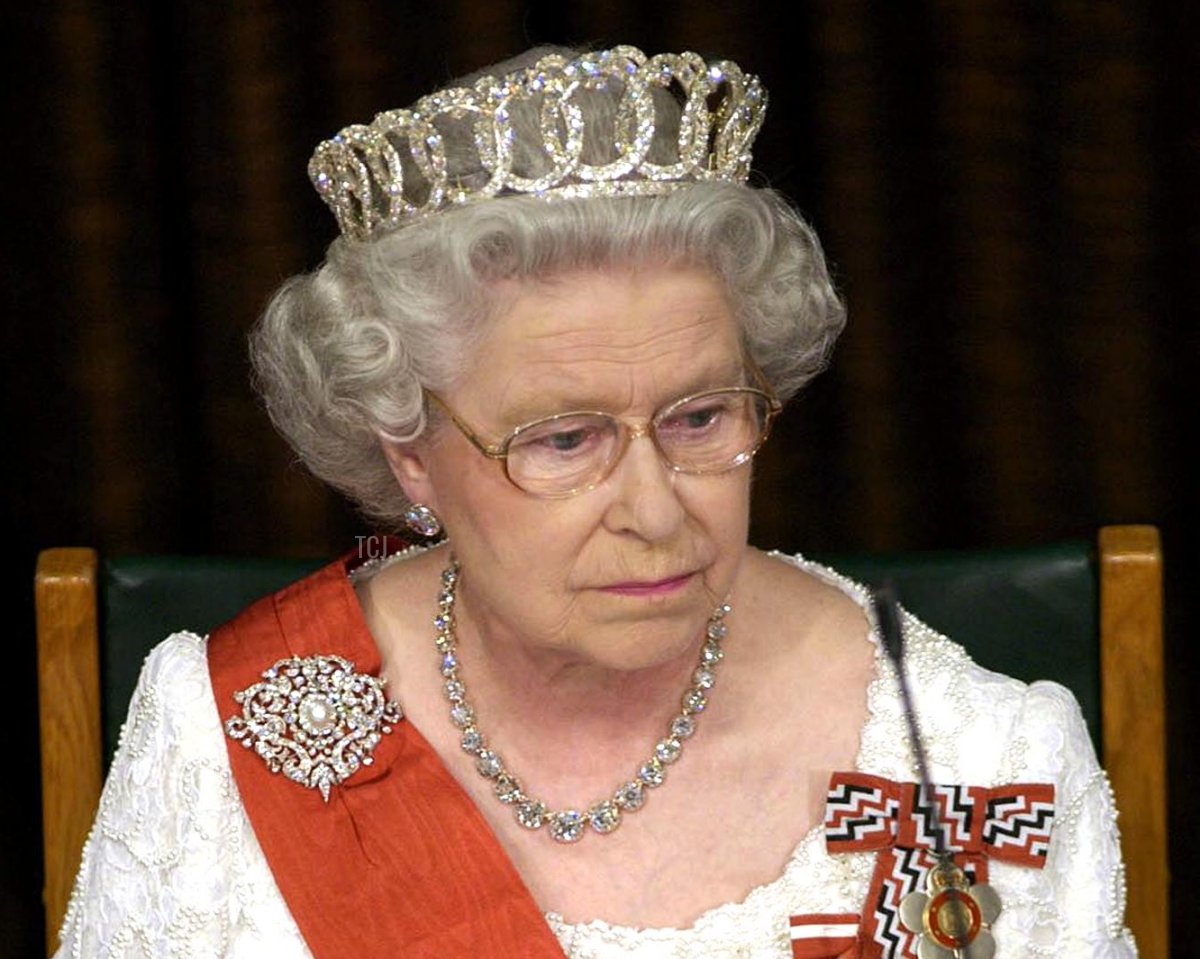 Britain's Queen Elizabeth II listens to New Zealand's Prime Minister Helen Clark as she addresses a State Dinner at Parliament House, Wellington, 25 February, 2002, during a visit to the country