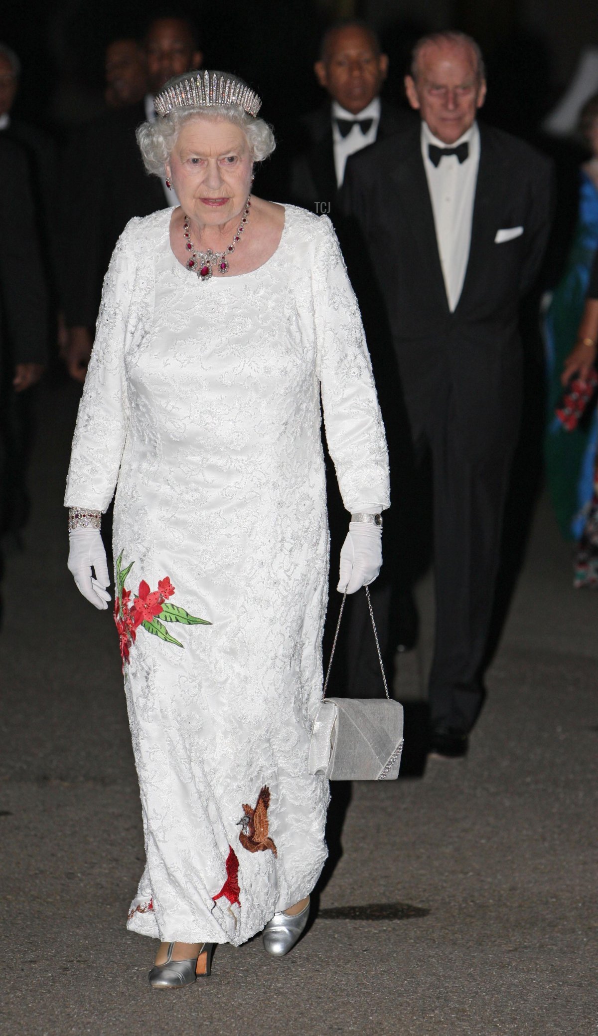Queen Elizabeth II, and the Duke of Edinburgh walk in the grounds of President George Maxwell Richards' official Home in the Port of Spain, Trinidad before joining guests at a State Dinner, 26 Nov 2009