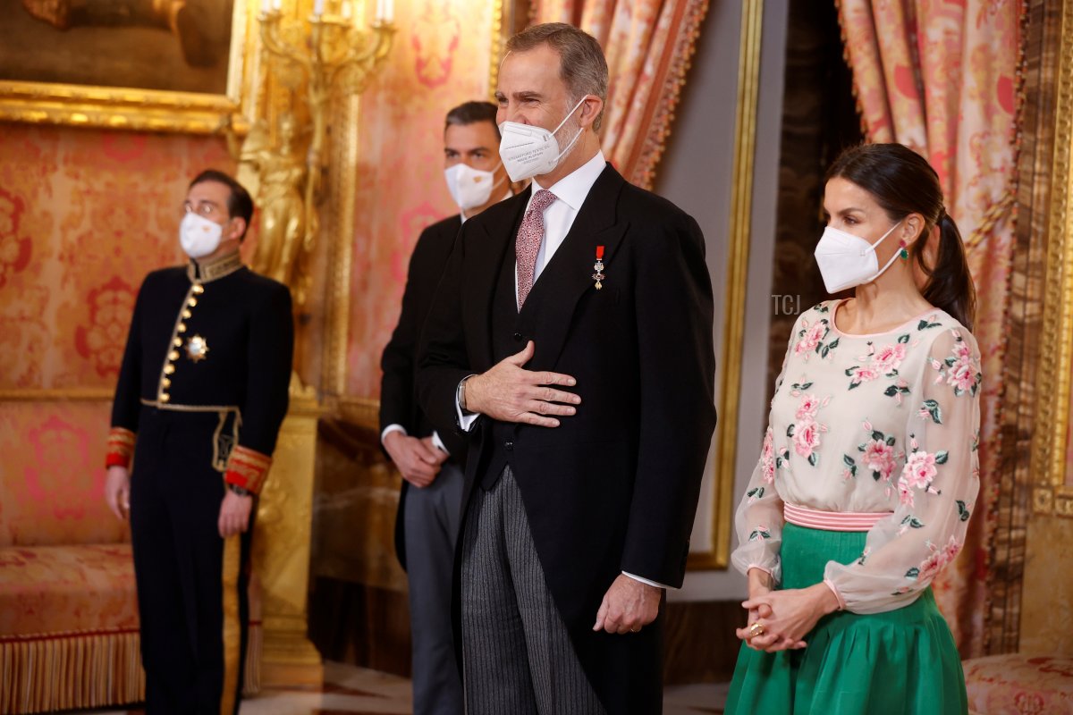 Foreign Minister José Manuel Albares (L), President of the Government, Pedro Sanchez (2nd L), King Felipe VI of Spain and Queen Letizia of Spain attend the reception of the accredited diplomatic corps accredited in Spain during a celebration act at the Royal Palace on January 17, 2022 in Madrid, Spain
