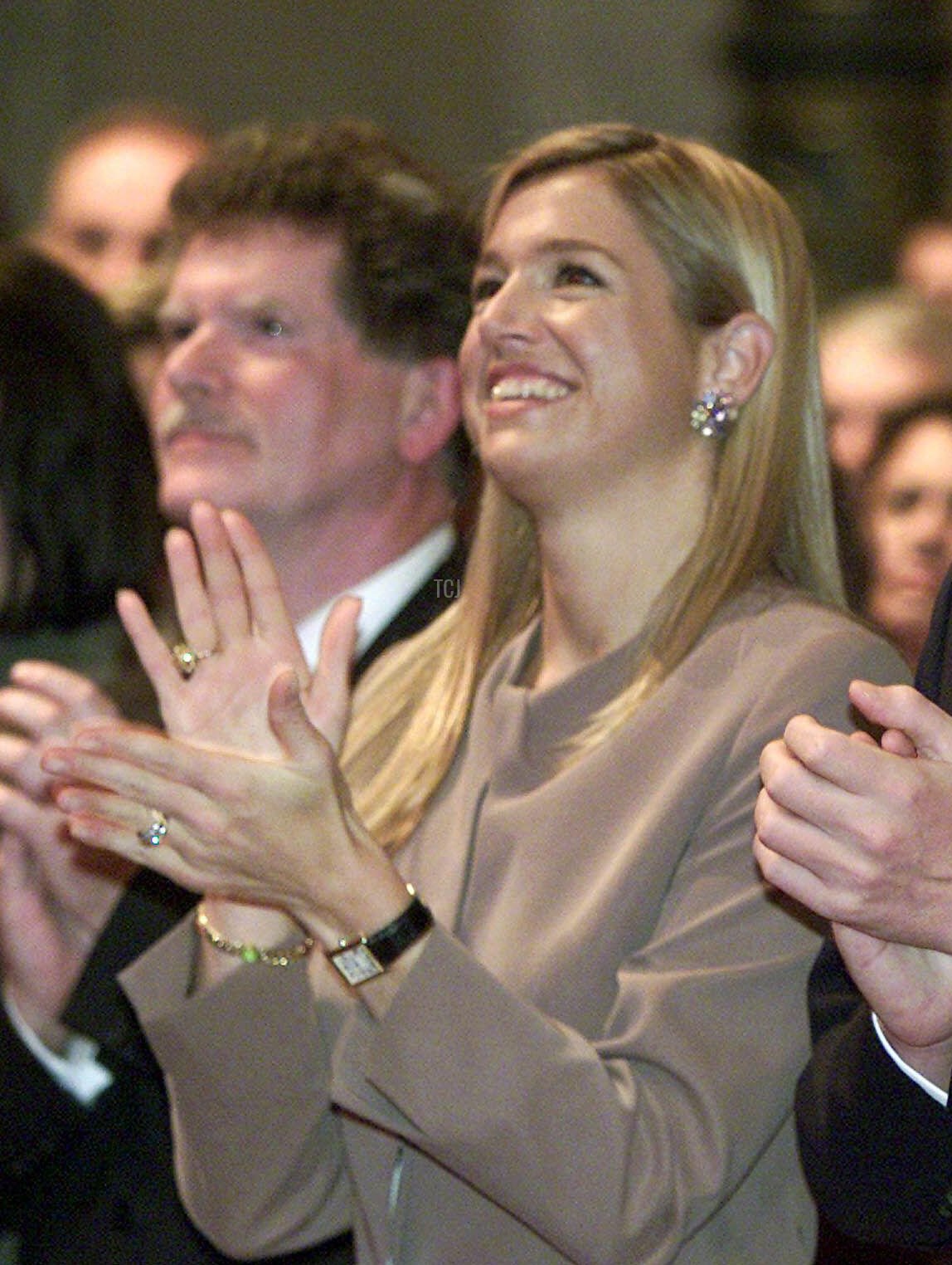 Dutch Crown Prince Willem-Alexander (R) and his Argentine fiancee Maxima Zorreguieta applaud at a luncheon concert at the Concertgebouw, Concert Building, in Amsterdam, February 1, 200