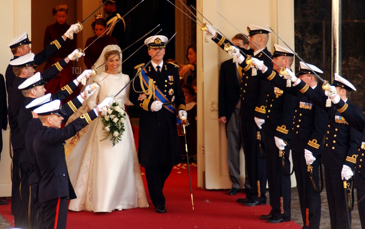 Dutch Crown Prince Willem Alexander and his new bride Crown Princess Maxima Zorreguieta leave the Church February 2, 2002 following their wedding in Amsterdam