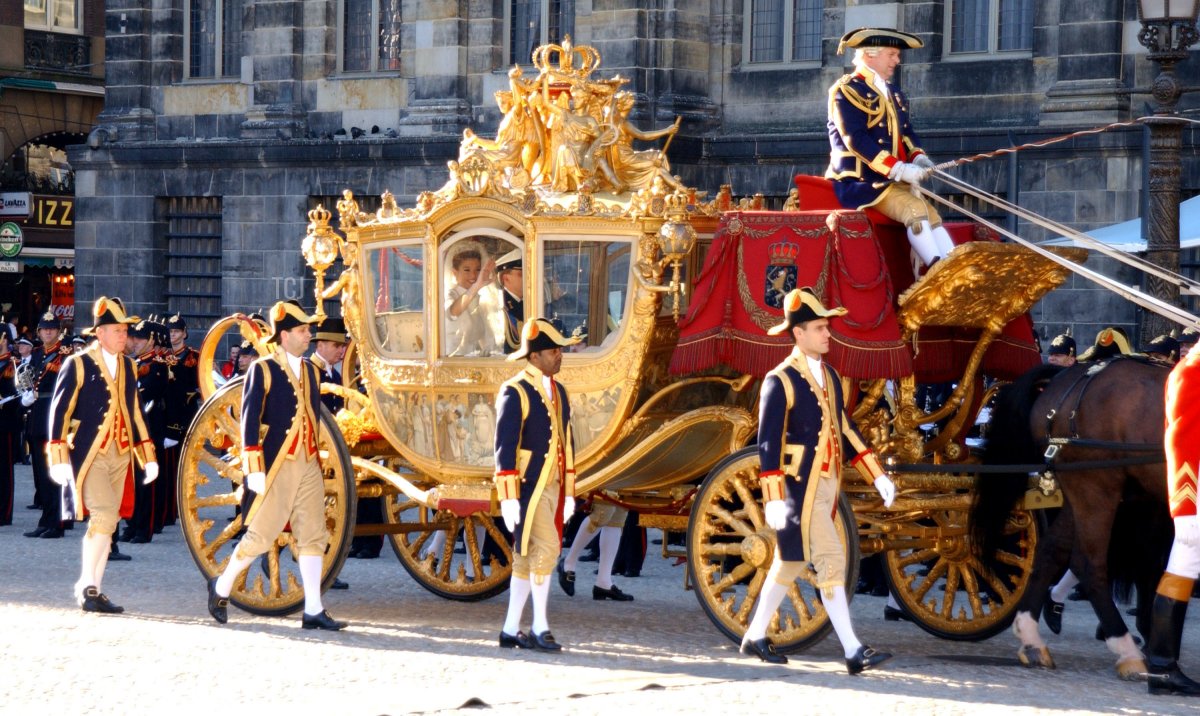 Dutch Crown Prince Willem Alexander and his new bride Crown Princess Maxima Zorreguieta arrive February 2, 2002 at the Royal Palace in Amsterdam, Holland after their wedding