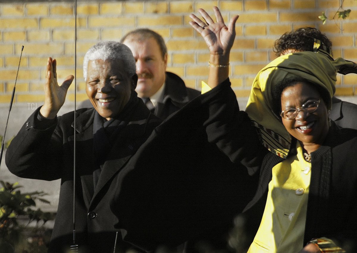 Former South African president Nelson Mandela and his wife Graca Machel arrive at the Royal wedding of Dutch Crown Prince Willem Alexander and Argentine Maxima Zorreguieta on February 2, 2002 in Amsterdam