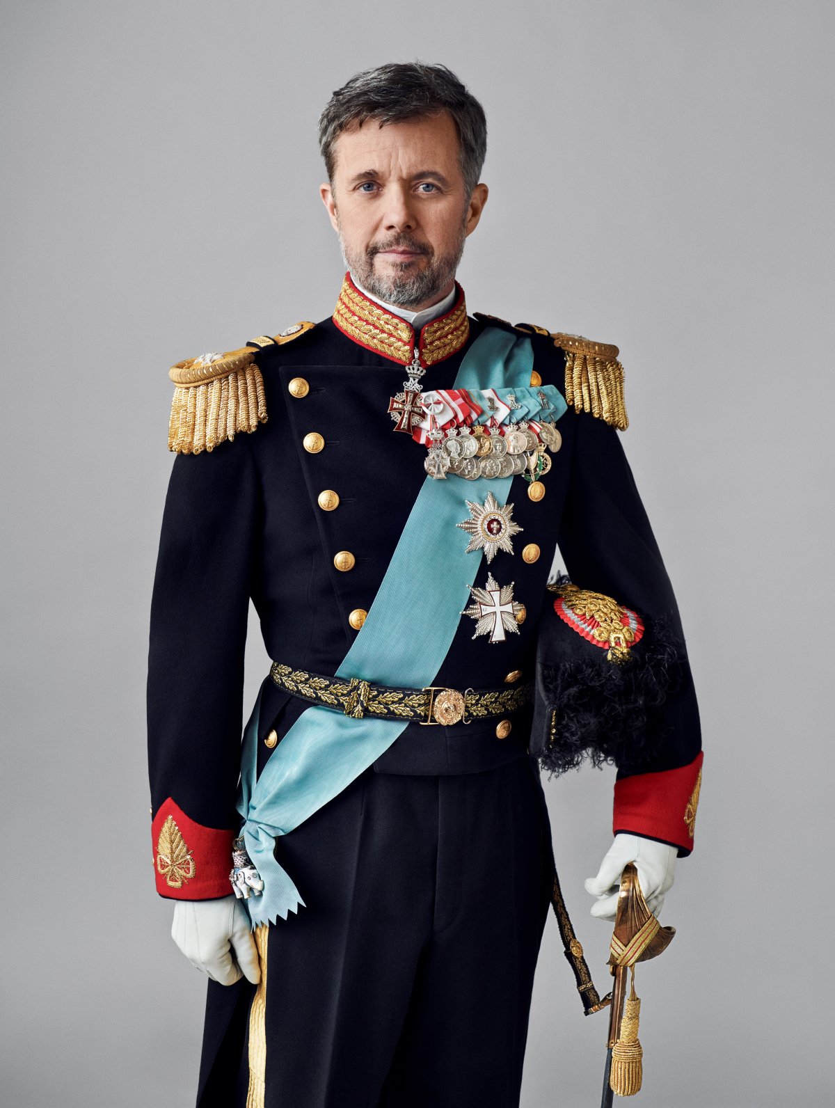 New gala portraits of Crown Prince Frederik and Crown Princess Mary, published February 2022