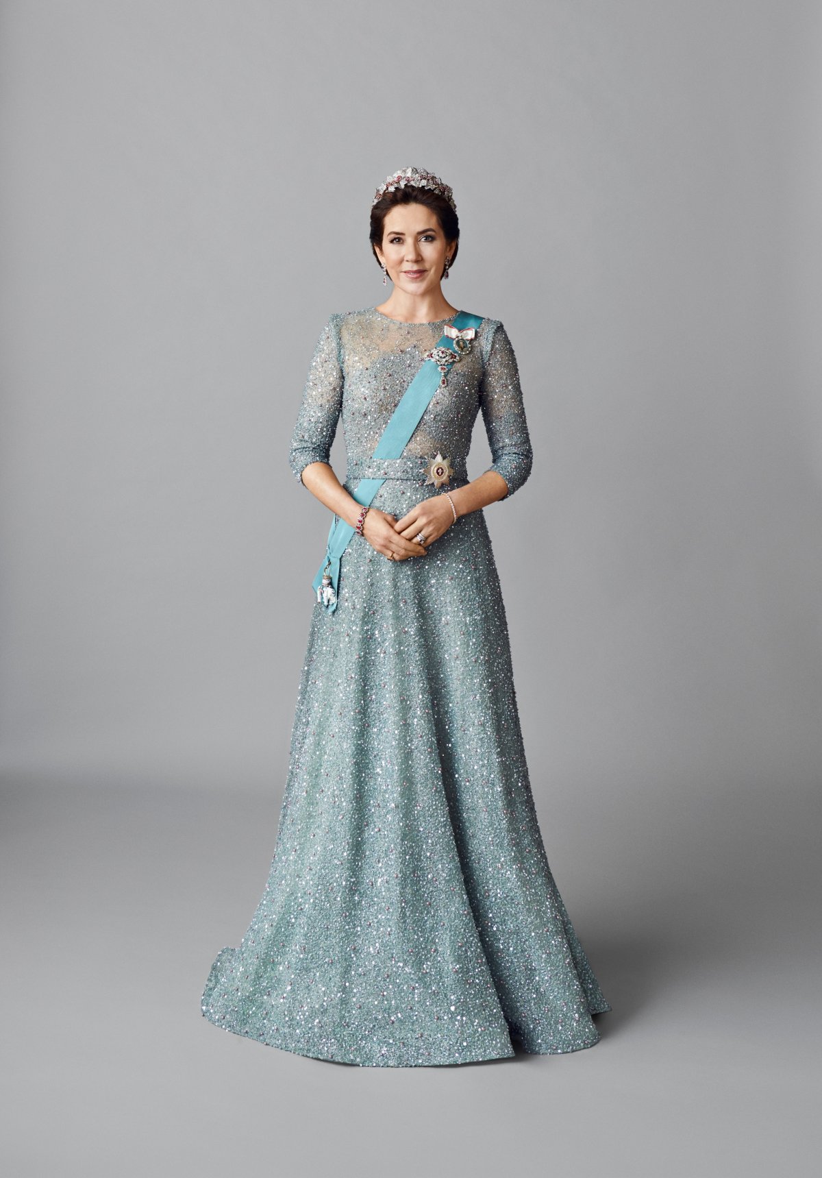 New gala portraits of Crown Prince Frederik and Crown Princess Mary, published February 2022