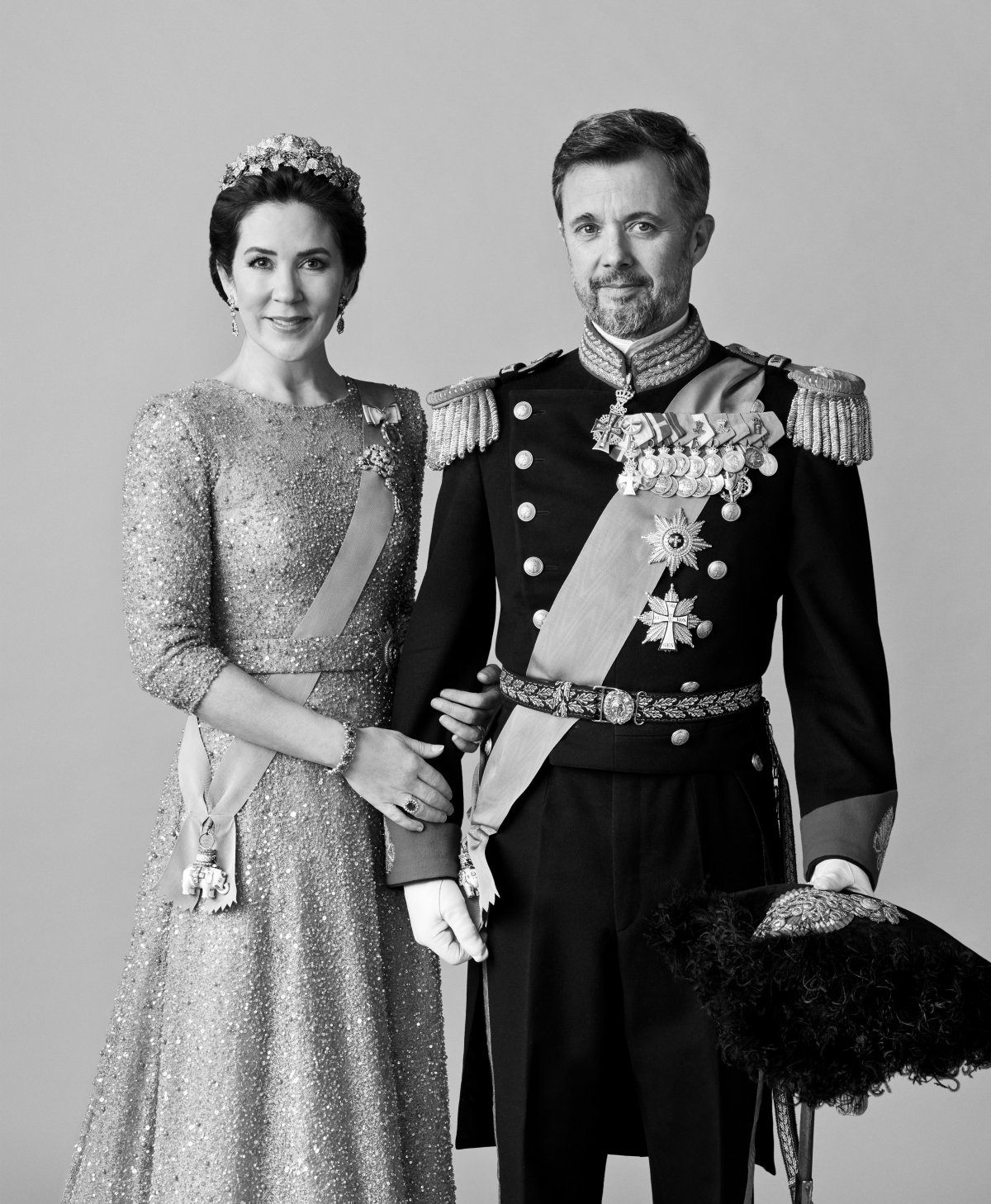New gala portraits of Crown Prince Frederik and Crown Princess Mary, published February 2022