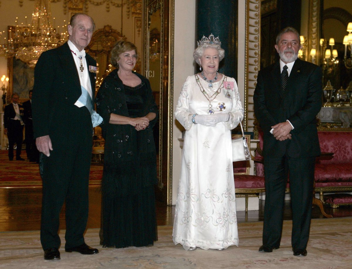 Queen Elizabeth II attends a State Banquet in Buckingham Palace, London, 07 March 2006 in honour of Brazilian President Mr Luiz Inacio Lula de Silva