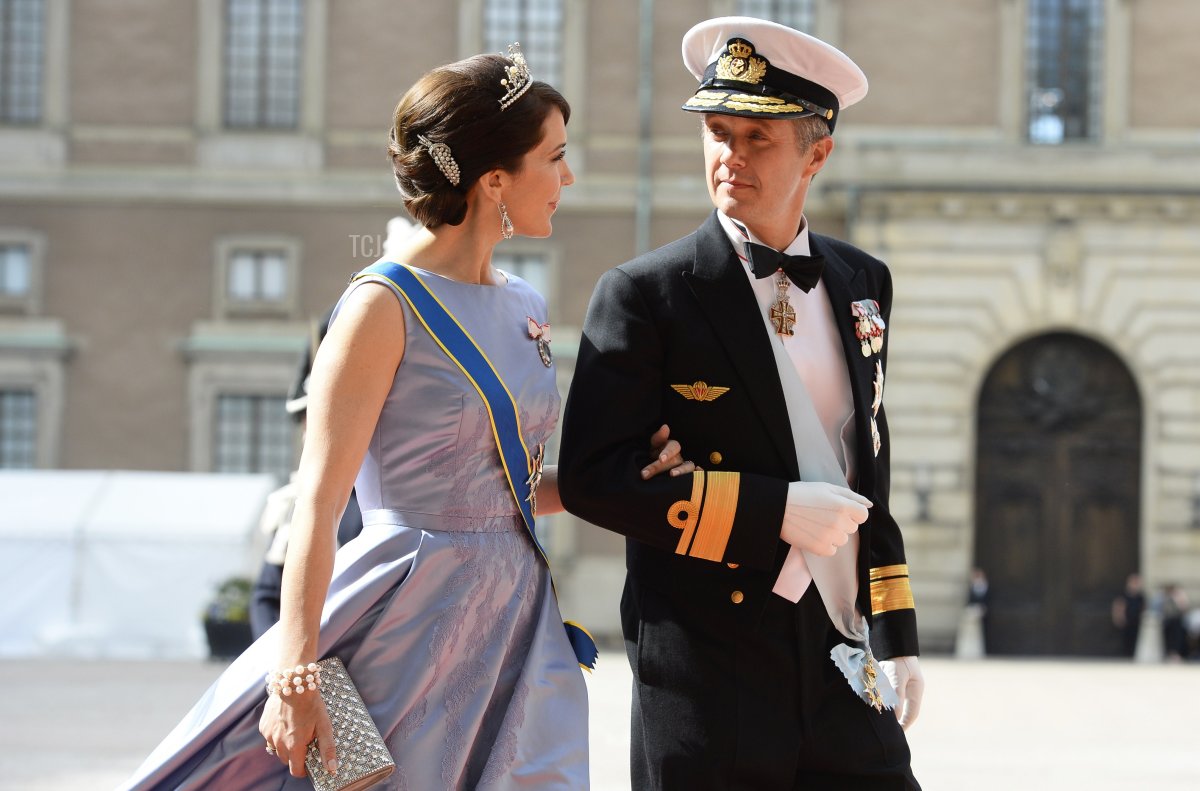 Crown Princess Mary of Denmark (L) and Crown Prince Frederik of Denmark arrive for the wedding of Sweden's Crown Prince Carl Philip and Sofia Hellqvist at Stockholm Palace on June 13, 2015