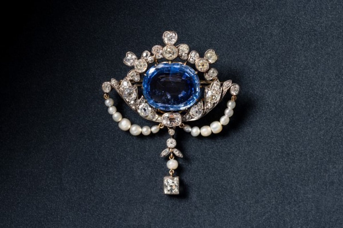 The Connaught Sapphire Brooch