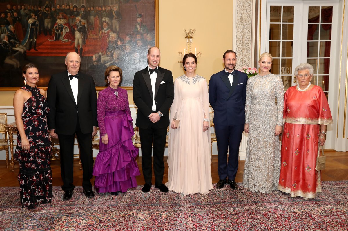 Prince William, Duke of Cambridge and Catherine, Duchess of Cambridge (C) pose with (L-R) Princess Martha Louise of Norway, Harald V of Norway, Queen Sonja of Norway, Crown Prince Haakon of Norway, Crown Princess Mette Marit of Norway and Princess Astrid of Norway ahead of a dinner at the Royal Palace on day 3 of their visit to Sweden and Norway on February 1, 2018 in Oslo, Norway