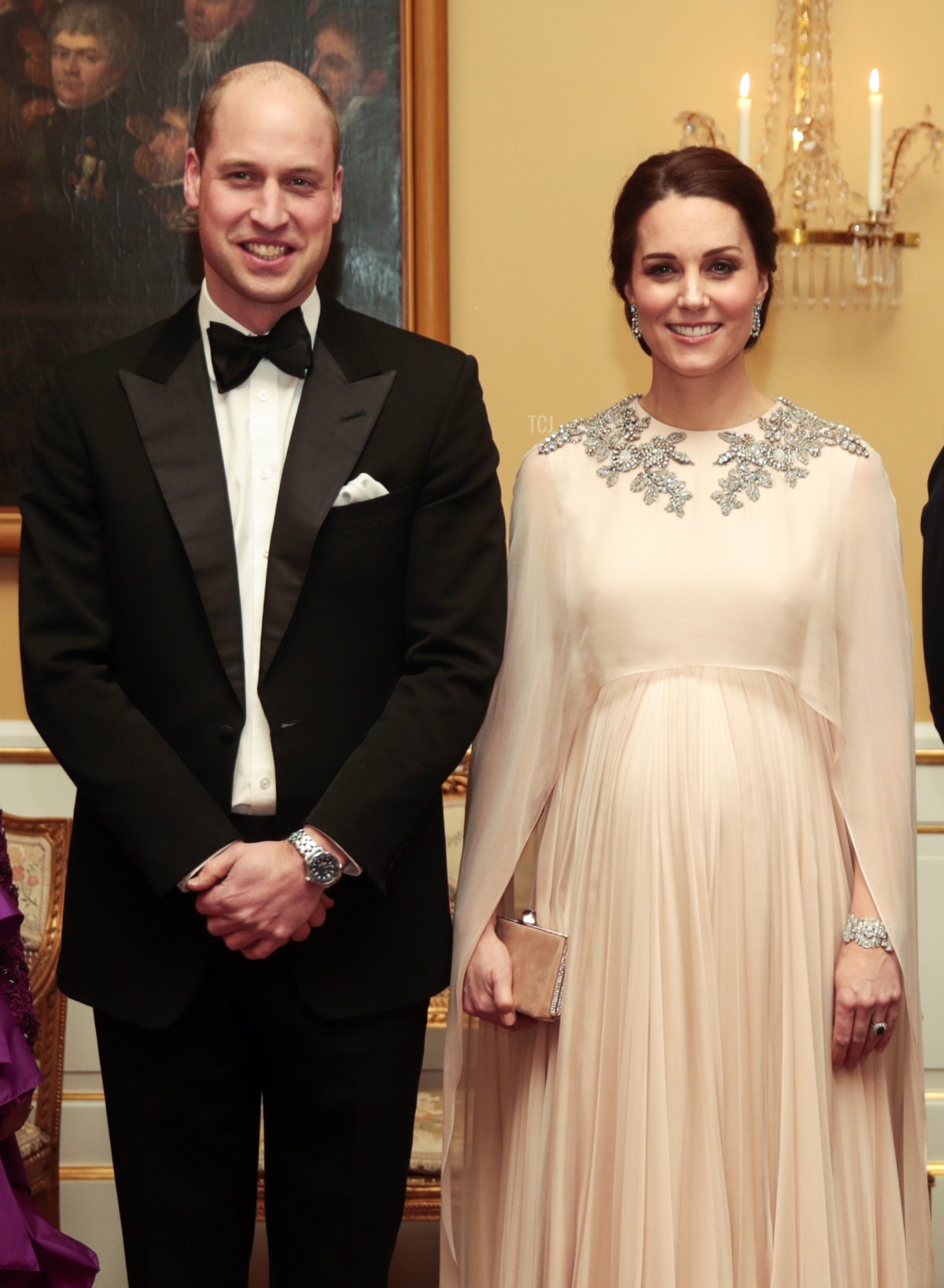 Britain's Prince William (L), Duke of Cambridge, and his wife Britain's Catherine, Duchess of Cambridge pose for photographs on February 1, 2018, before the official dinner at the Royal Palace in Oslo, as part of their visit to Norway