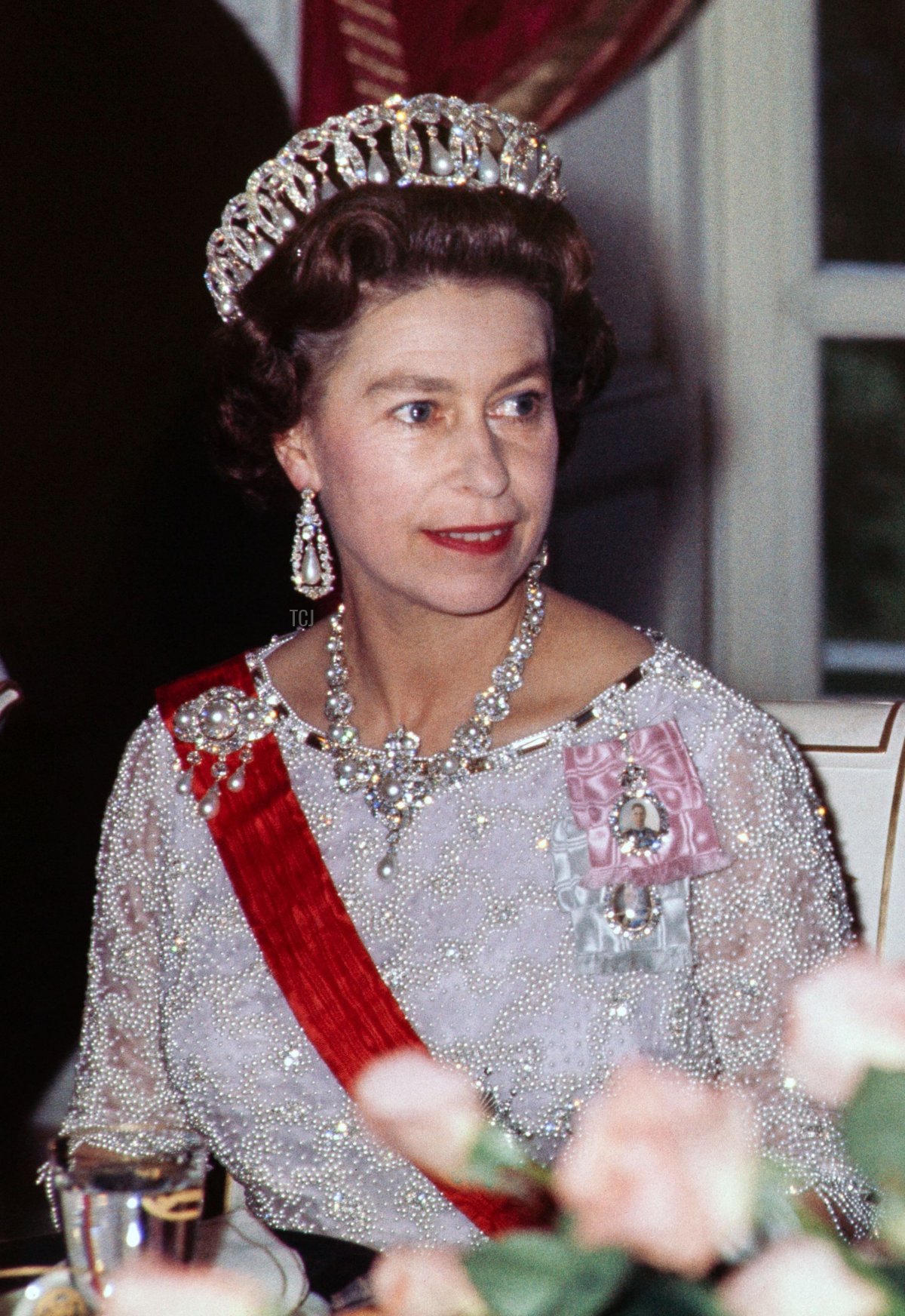 Queen Elizabeth II of England (L) and French President Georges Pompidou (R) attend a state dinner at the Elysee Palace on May 16, 1972 during the Queen's five-day official visit in France