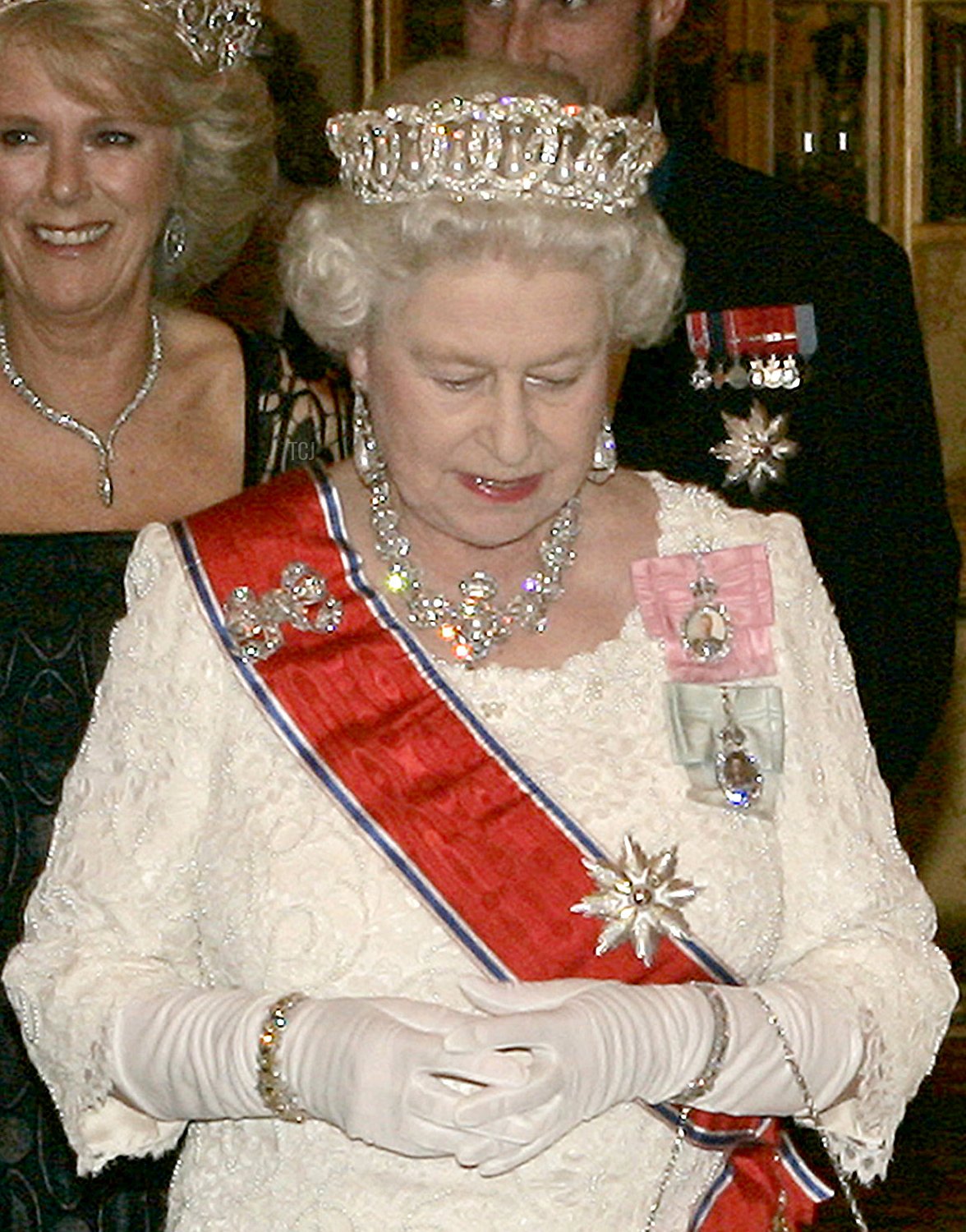 Camilla, Duchess of Cornwall (C), the Duke of Edinburgh (L) and Queen Elizabeth II arrive to pose for photographers before attending a banquet at Buckingham's Palace in London 25 October 2005 in honour of Norway's King Harald