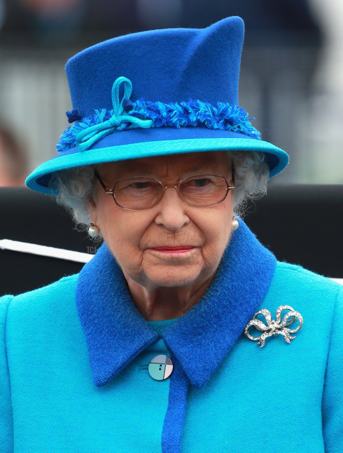 Queen Elizabeth II smiles as she arrives at Tweedbank Station on September 9, 2015 in Tweedbank, Scotland