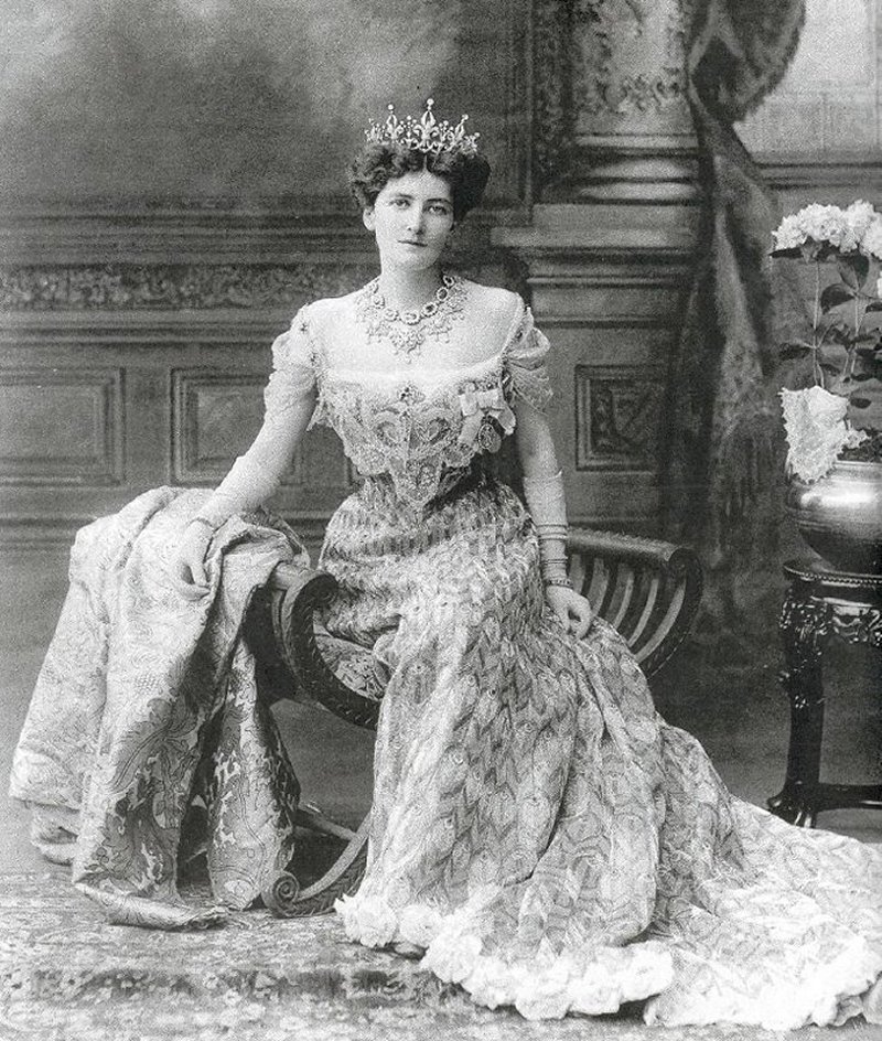 Lady Curzon wearing the "Peacock Dress" created for her in 1903 by the House of Worth (designed by Charles Frederick's son, Jean-Philippe Worth) for the Indian Durbar to commemorate Edward VII's Coronation