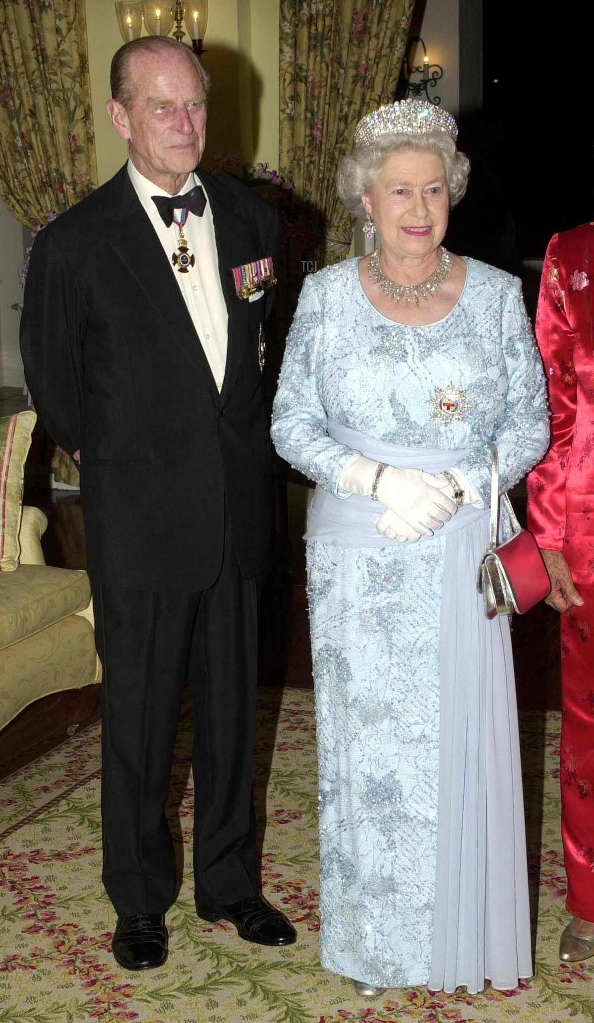 Britain's Queen Elizabeth II is seen late 19 February 2002 before a banquet that she hosted in Kingston with Governor General Sir Howard Cooke, her representative in Jamaica, for the Caribbean island's Prime Minister Percival Patterson and other dignitaries
