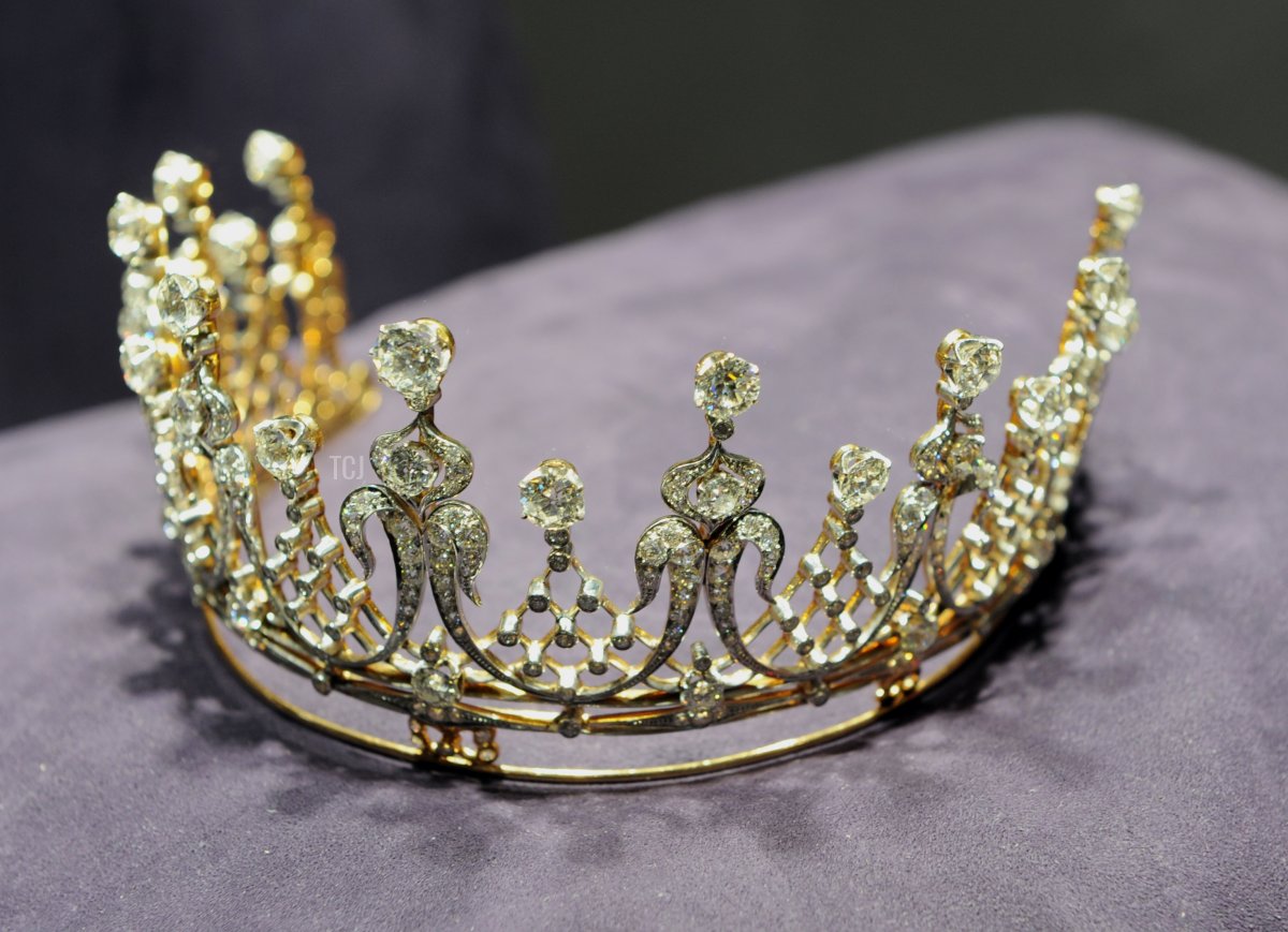 The Mike Todd diamond tiara owned by US actress Elizabeth Taylor on display during a preview of The Collection of Elizabeth Taylor December 1, 2011 at Christie's in New York