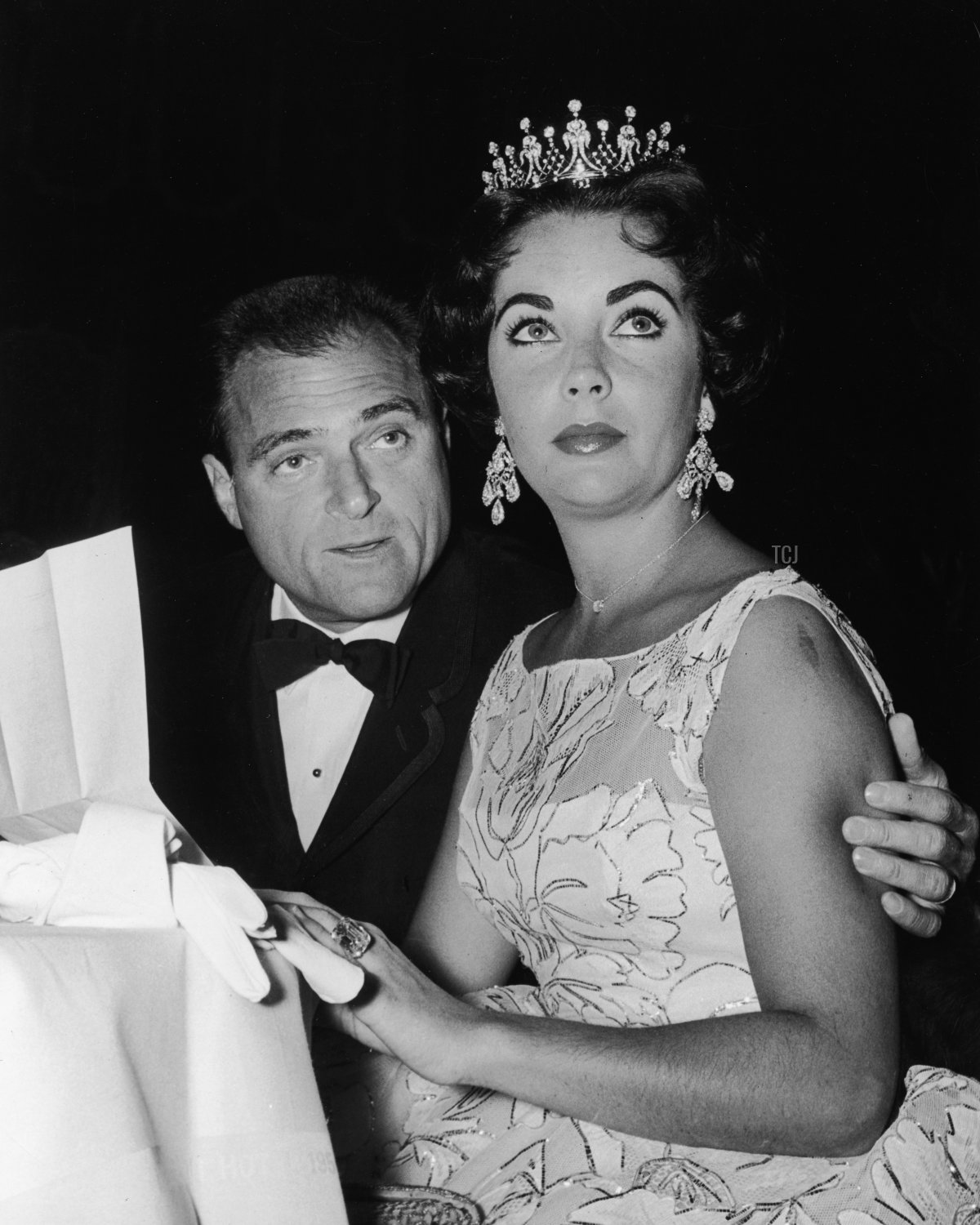 British-born actor Elizabeth Taylor sits with her third husband, American film producer Mike Todd (1909 - 1958), at a Golden Globe Awards ceremony at the Coconut Grove nightclub, Hollywood, California, 1958