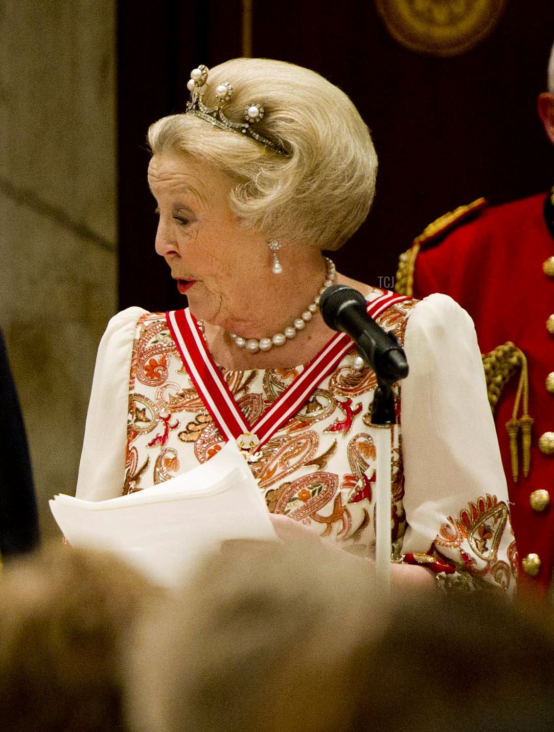Dutch Queen Beatrix(R) delivers a speech next to Turkey's president Abdullah Gul (C) and his wife Hayrunissa Gul (L) during a state banquet at the Royal Palace in Amsterdam on April 17, 2012