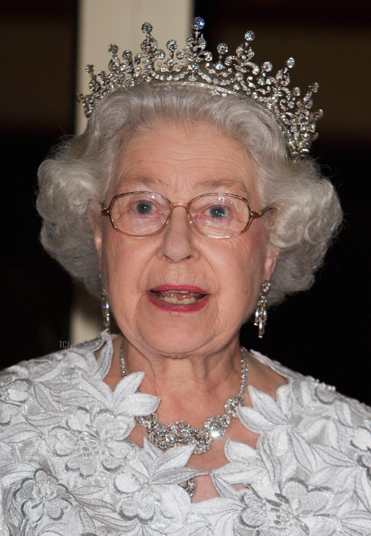Queen Elizabeth II arrives at the Serena Hotel for The Queen's Banquet for Commonwealth Heads of Government on November 23, 2007 in Kampala, Uganda
