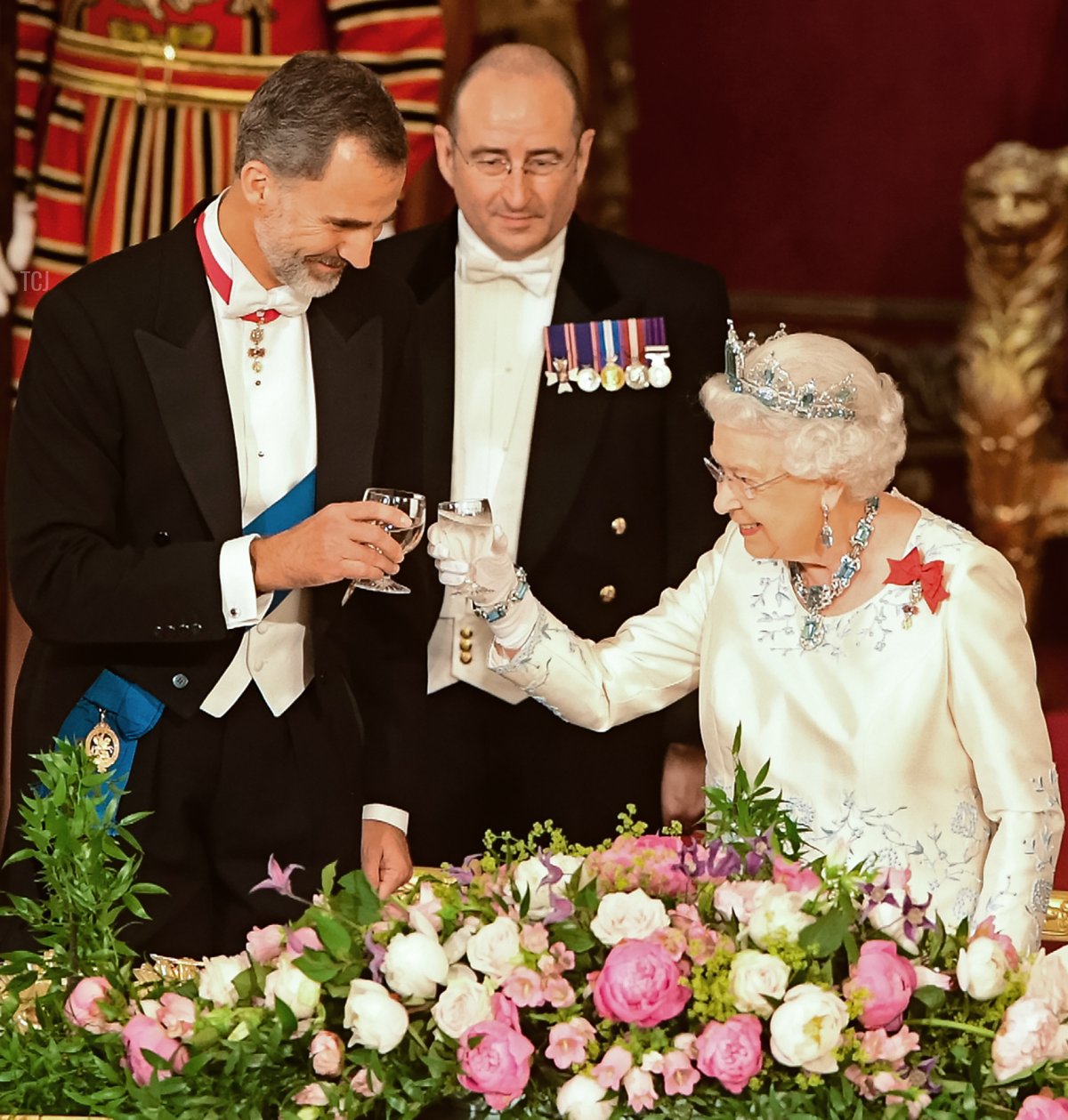 Britain's Queen Elizabeth II (R) and Spanish King Felipe VI share a toast during a State Banquet at Buckingham Palace in central London on July 12, 2017, on the first day of the Spanish King and Queen's three-day state visit
