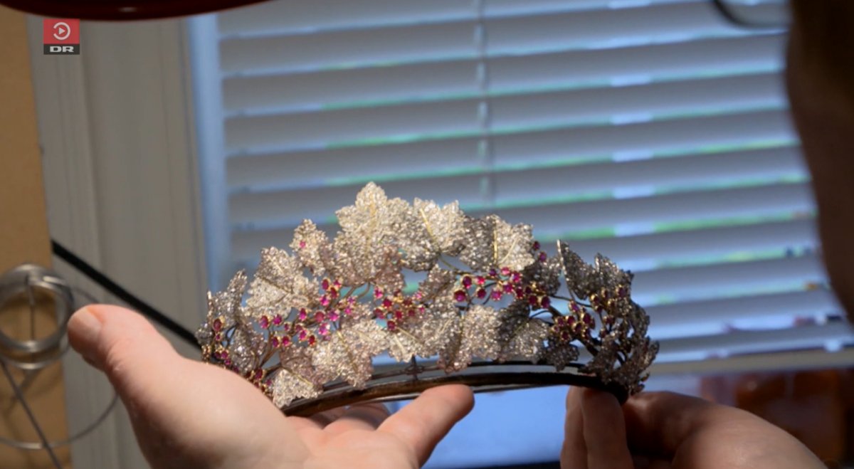 The Queen's Treasury, Episode 2