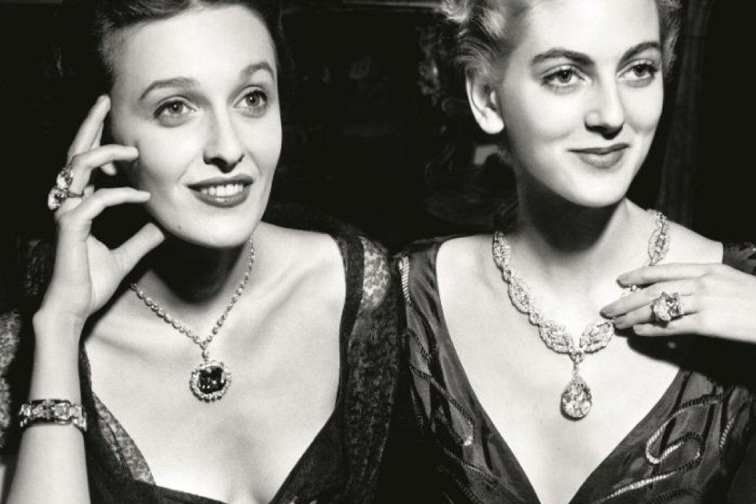 Models wears Evalyn McLean's jewels, including the Hope Diamond, ca. 1949