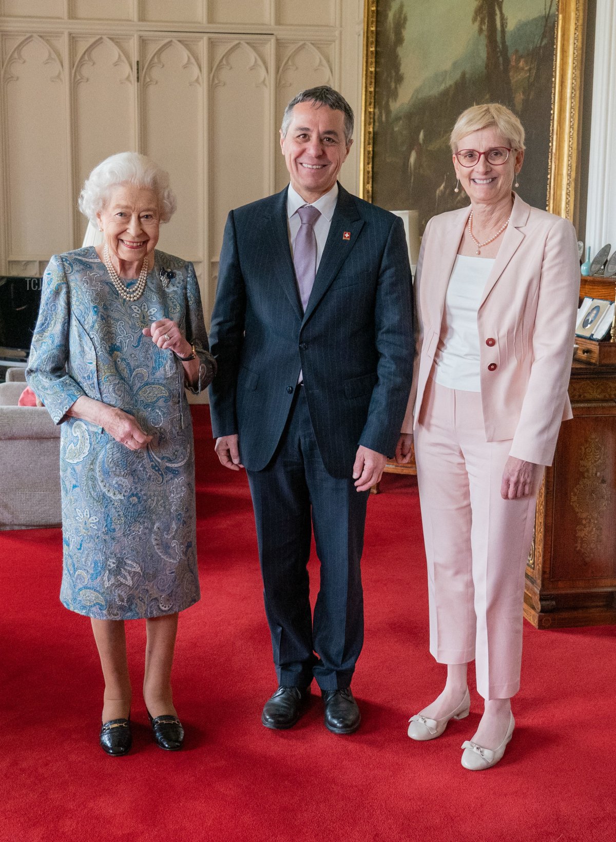 Britain's Queen Elizabeth II poses for a photograph during an audience with Switzerland's President Ignazio Cassis (C) and his wife Paola Cassis, at Windsor Castle, west of London on April 28, 2022