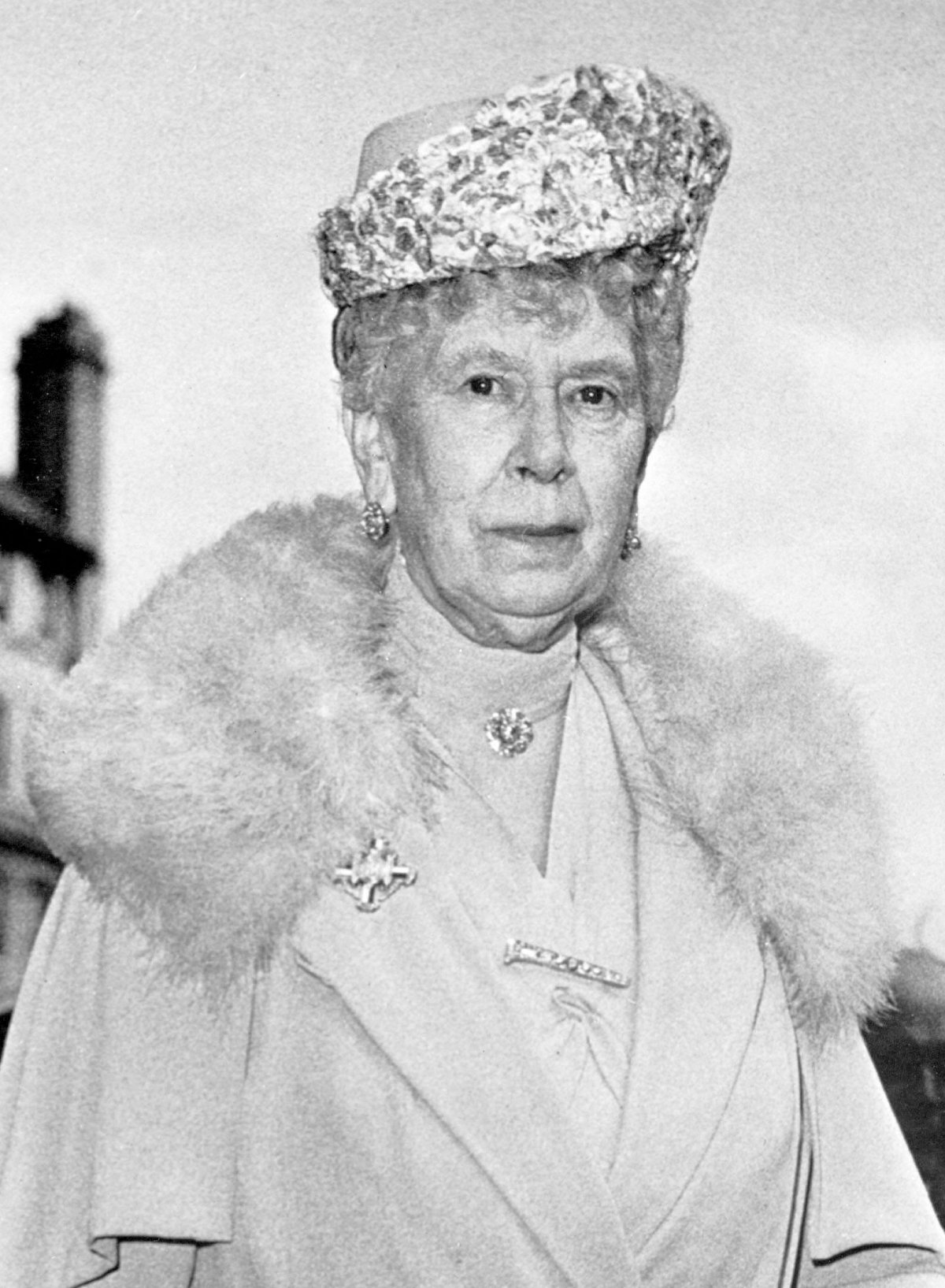 Portrait of Queen Mary outside the palace