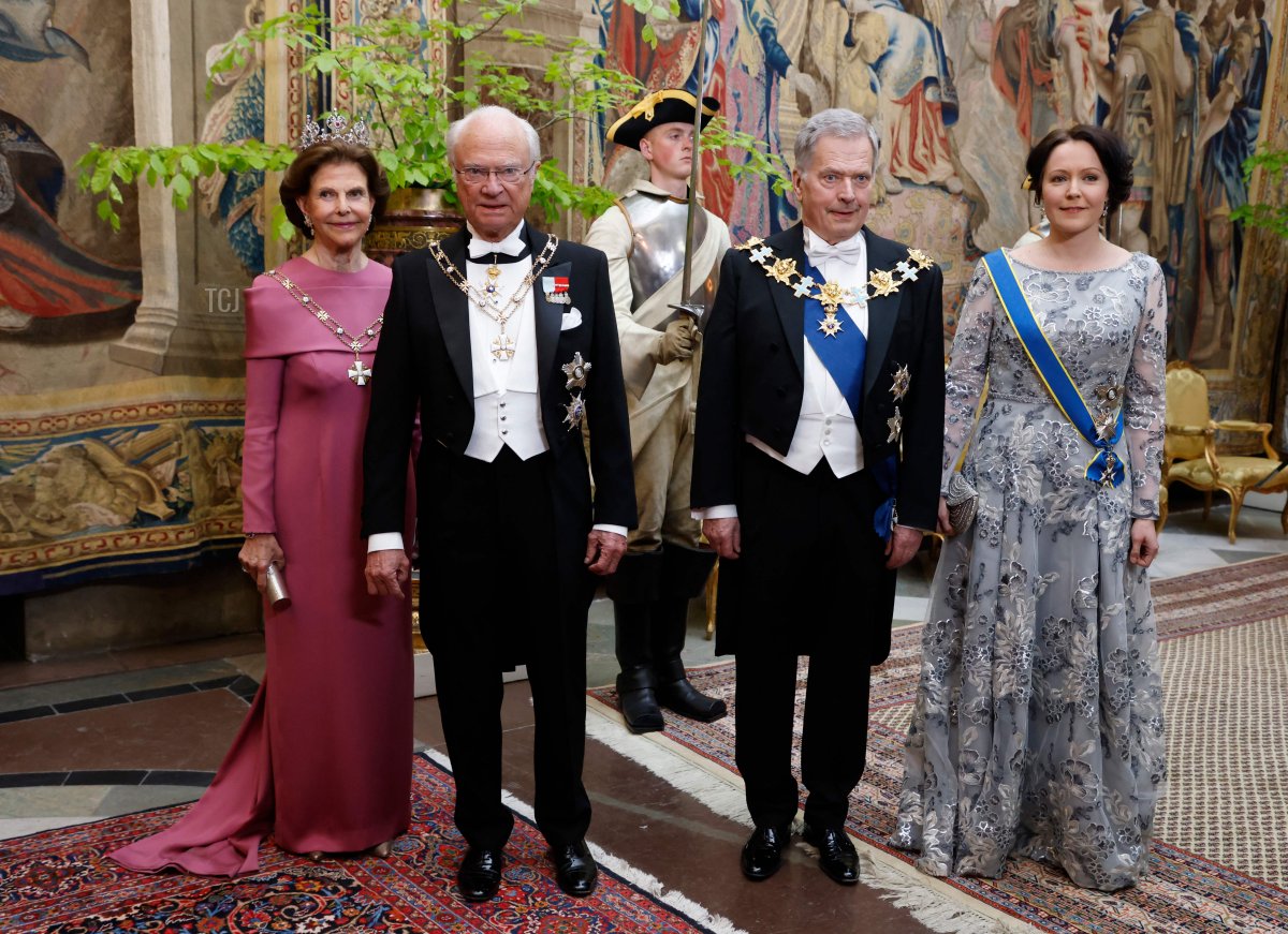 Sweden's King Carl XVI Gustaf, Finnish President Sauli Niinisto and his wife Jenni Hauki and Sweden's Queen Silvia arrive at the Royal Palace as the royal couple will hold a state banquet in honour of Finland's President in Stockholm on May 17, 2022
