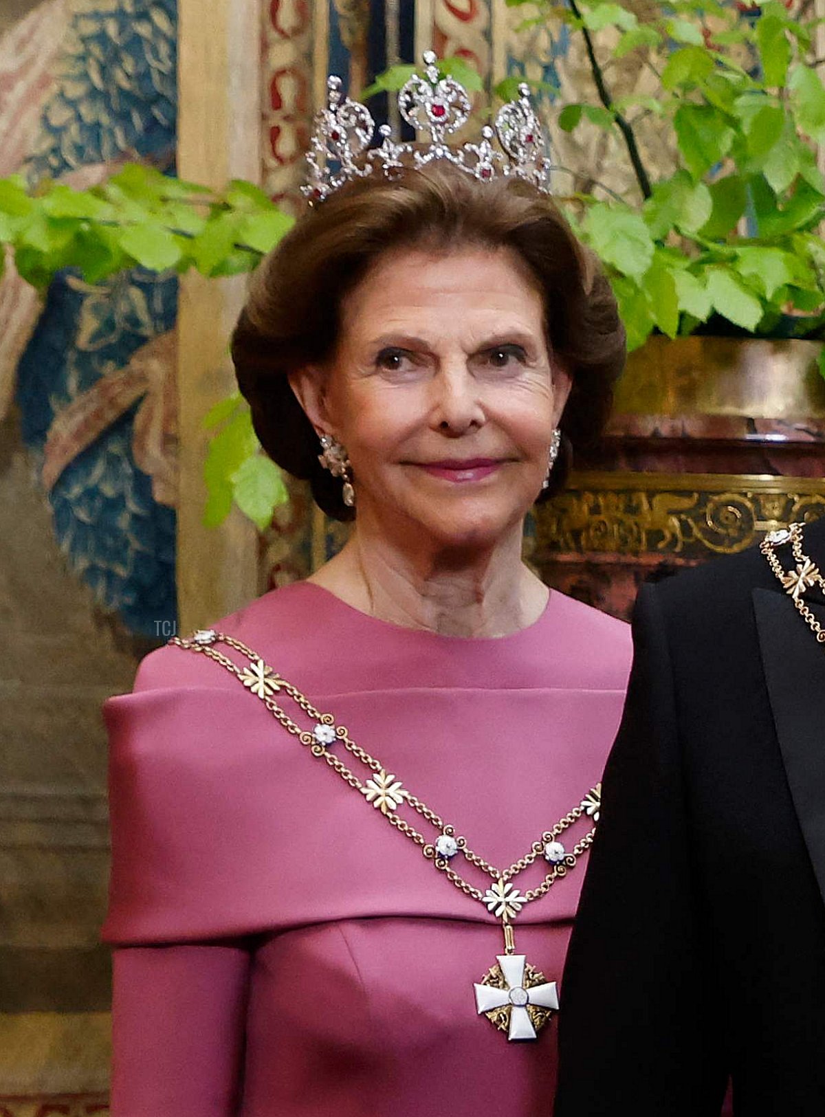 Sweden's King Carl XVI Gustaf, Finnish President Sauli Niinisto and his wife Jenni Hauki and Sweden's Queen Silvia arrive at the Royal Palace as the royal couple will hold a state banquet in honour of Finland's President in Stockholm on May 17, 2022