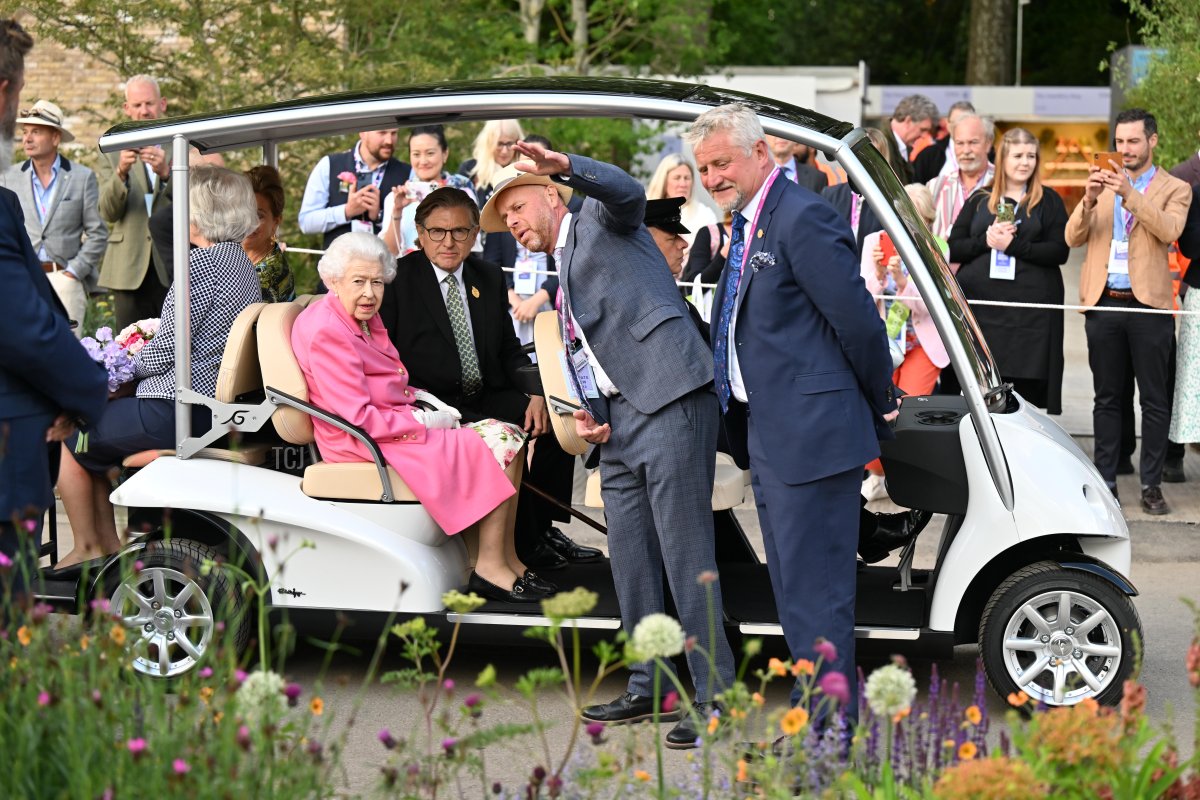 Queen Elizabeth II is given a tour by Keith Weed, President of the Royal Horticultural Society during a visit to The Chelsea Flower Show 2022 at the Royal Hospital Chelsea on May 23, 2022 in London, England
