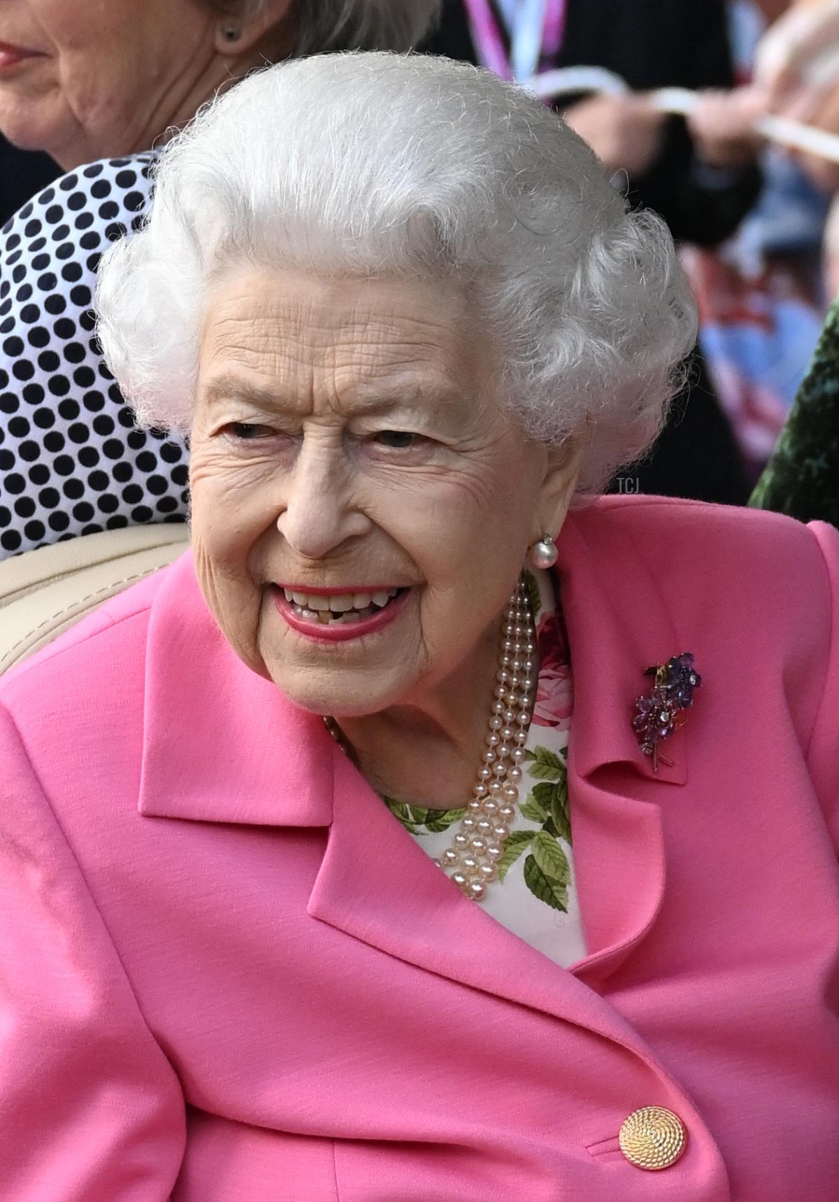 Queen Elizabeth II is given a tour by Keith Weed, President of the Royal Horticultural Society during a visit to The Chelsea Flower Show 2022 at the Royal Hospital Chelsea on May 23, 2022 in London, England