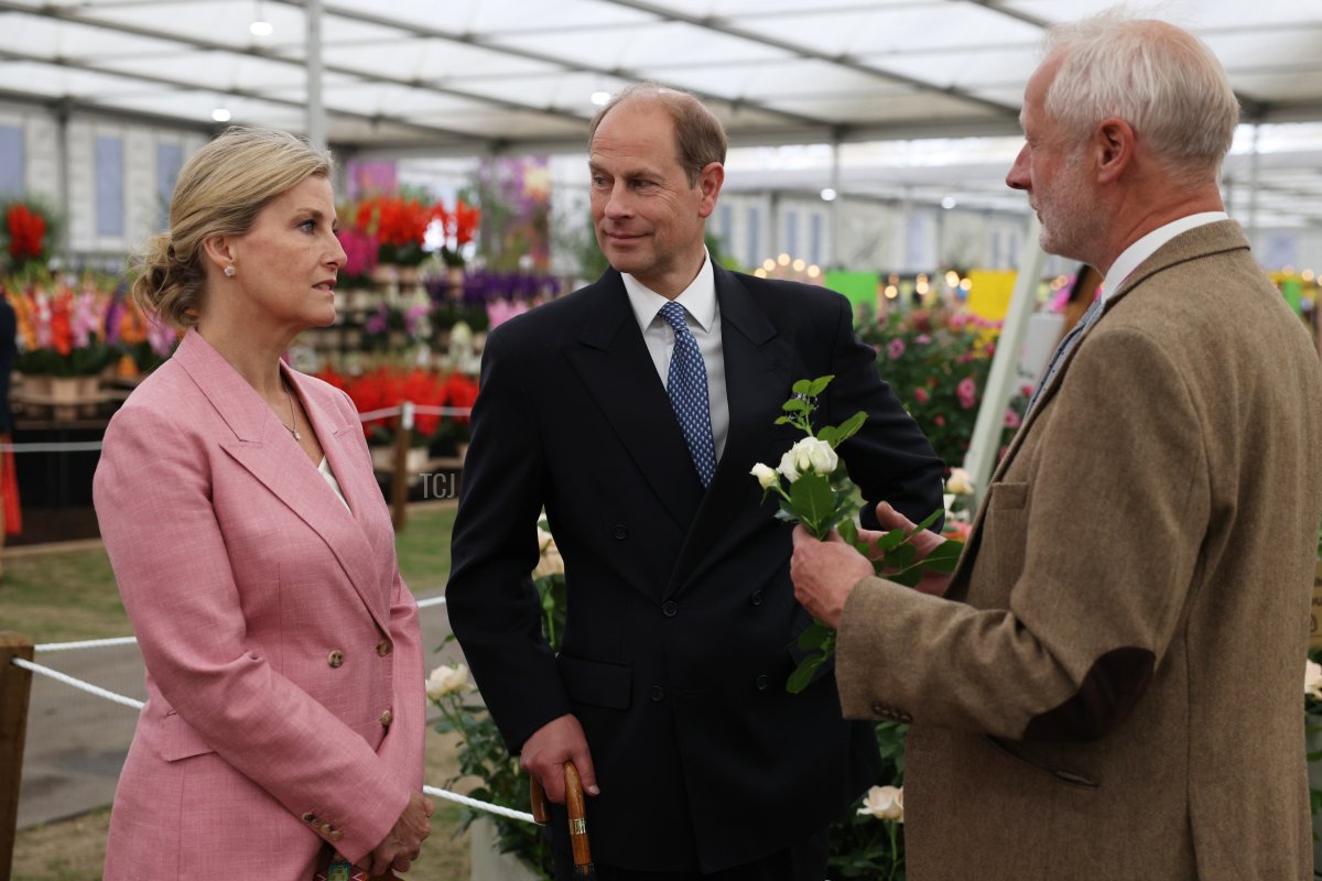 Sophie, Countess of Wessex (L) and Prince Edward, Earl of Wessex (C) are shown the Ystumllyn rose on the 'Harkness Roses' stand on May 23, 2022 in London, England