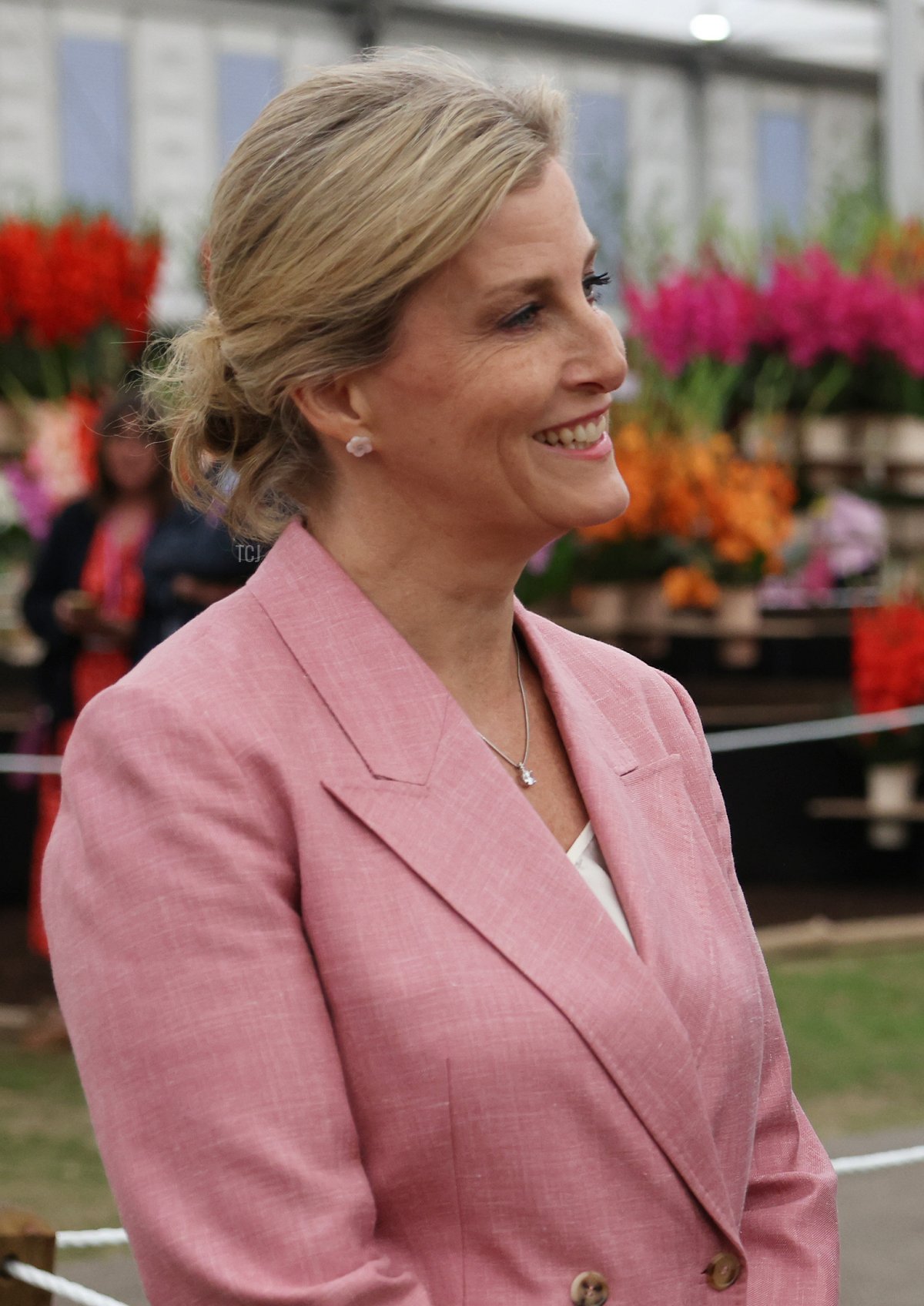 Sophie, Countess of Wessex (L) and Prince Edward, Earl of Wessex (C) are shown the Ystumllyn rose on the 'Harkness Roses' stand on May 23, 2022 in London, England