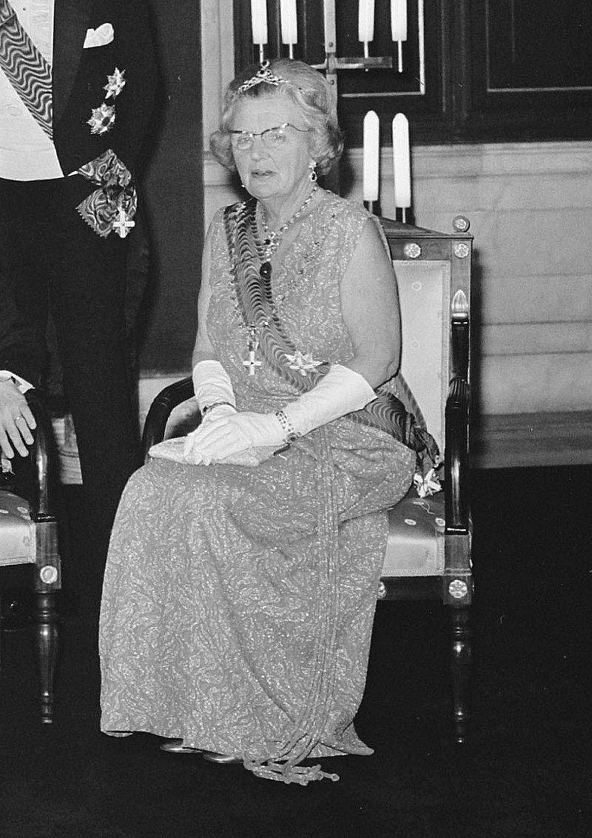 Queen Juliana poses before a state banquet during the Italian state visit, October 1973