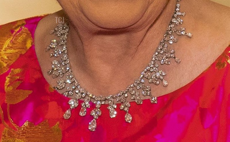 Britain's Queen Elizabeth II (C) talks with Princess Zahra Aga Khan (R) and Britain's Camilla, Duchess of Cornwall (L) at Windsor Castle on March 8, 2018 during a reception before dinner in honour of the diamond jubilee of his leadership as Imam of the Shia Nizari Ismaili Muslim Community