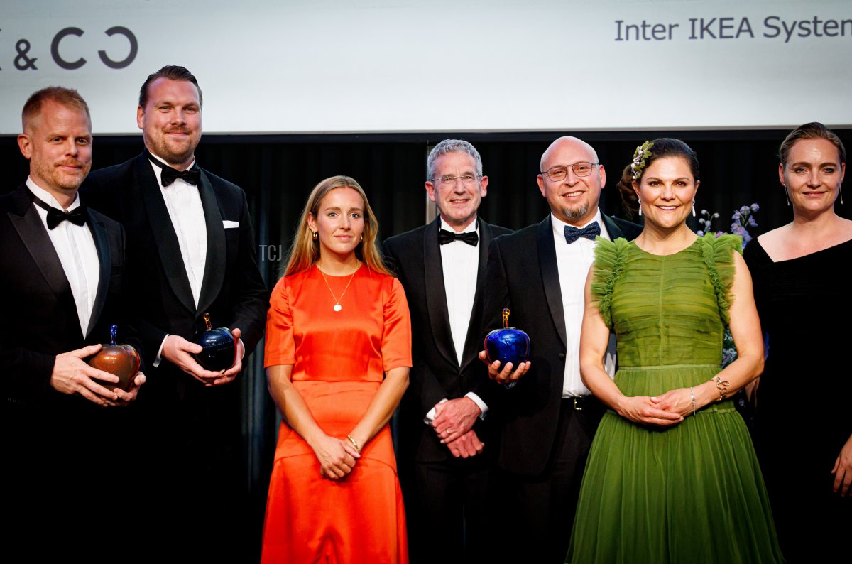 Crown Princess Victoria of Sweden attends the Entrepreneurs award ceremony of the Swedish Chamber of Commerce gala dinner at the Okura Hotel on June 7, 2022 in Amsterdam, Netherlands
